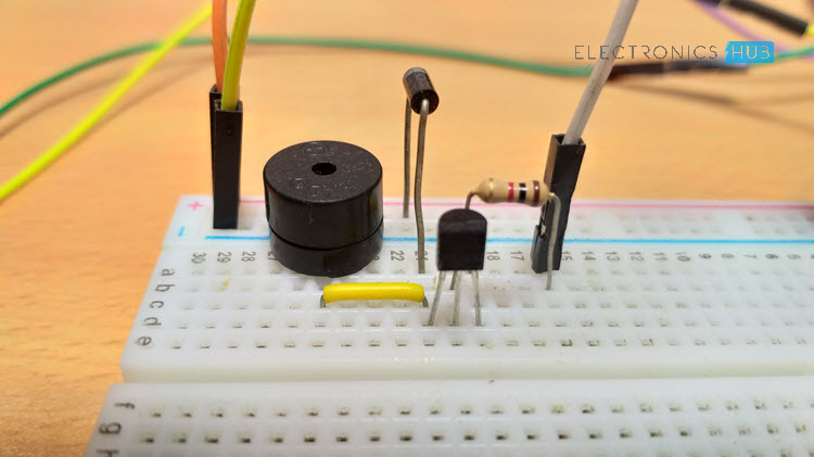 Arduino汽车反向停车传感器蜂鸣器